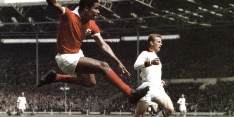 Tiền Đạo Bồ Đào Nha – Di Sản Bất Diệt Từ Eusébio Đến 2025 Jun88 4 Thế hệ vàng 1960 Tiền đạo Bồ Đào Nha – Eusébio