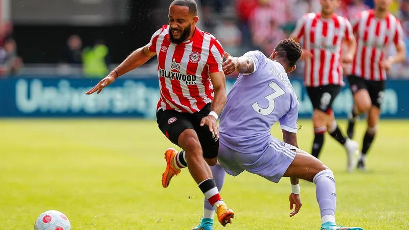 Brentford và Leeds trong trận đấu sôi động Brentford và Leeds trong trận đấu sôi động